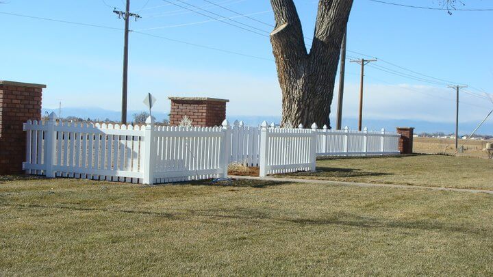 Greeley Fence Company - picture of a vinyl picket fence